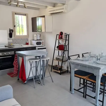 Cosy Avec Son Exterieur Chaleureux,piscine Et Parking Prive Fontvieille